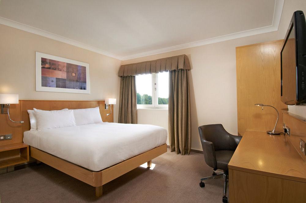 Novotel London Stansted Airport Stansted Mountfitchet Exterior photo