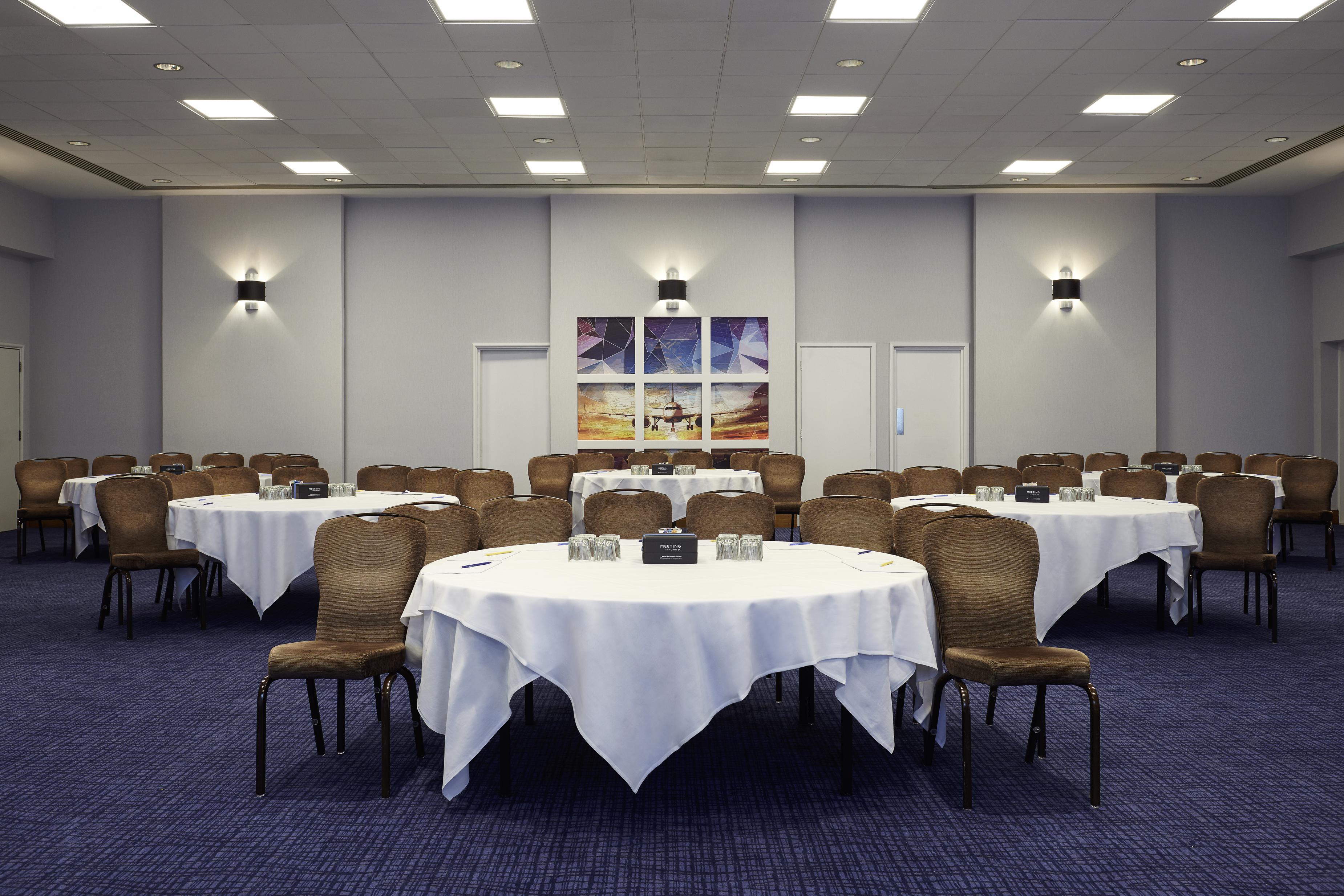 Novotel London Stansted Airport Stansted Mountfitchet Exterior photo