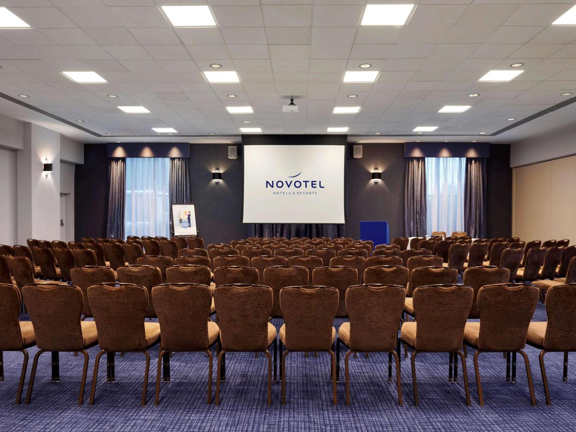 Novotel London Stansted Airport Stansted Mountfitchet Exterior photo