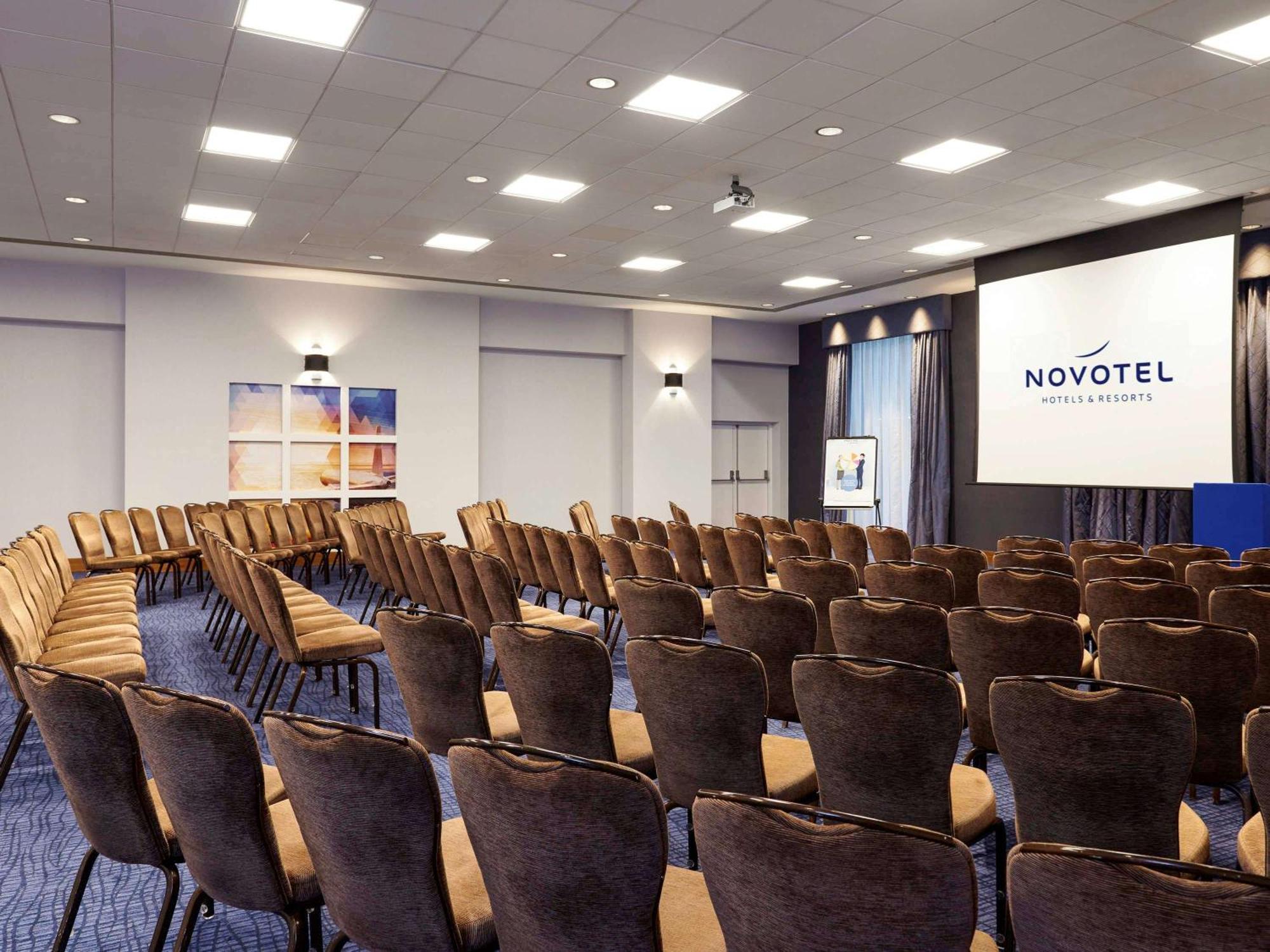 Novotel London Stansted Airport Stansted Mountfitchet Exterior photo