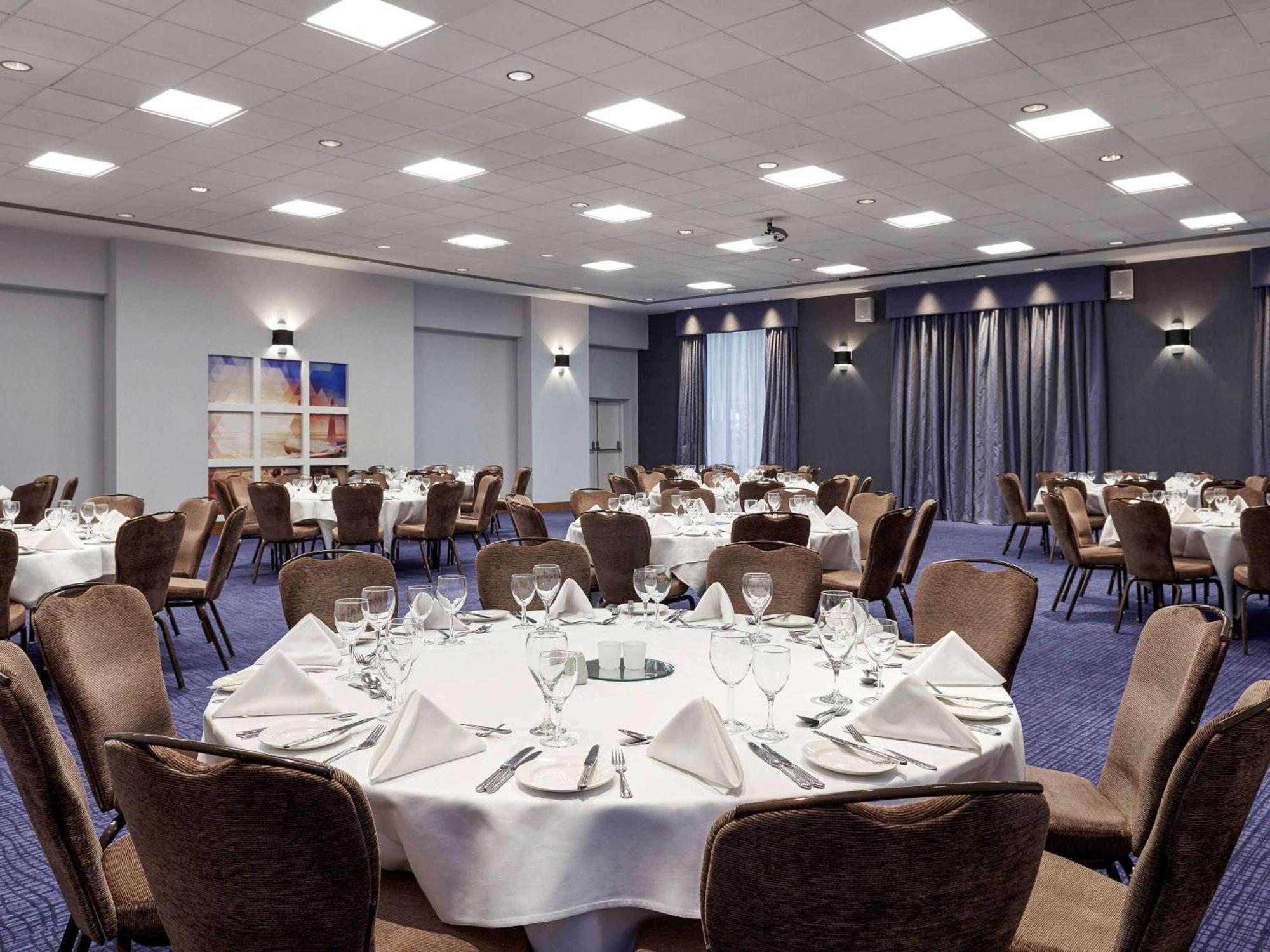 Novotel London Stansted Airport Stansted Mountfitchet Exterior photo