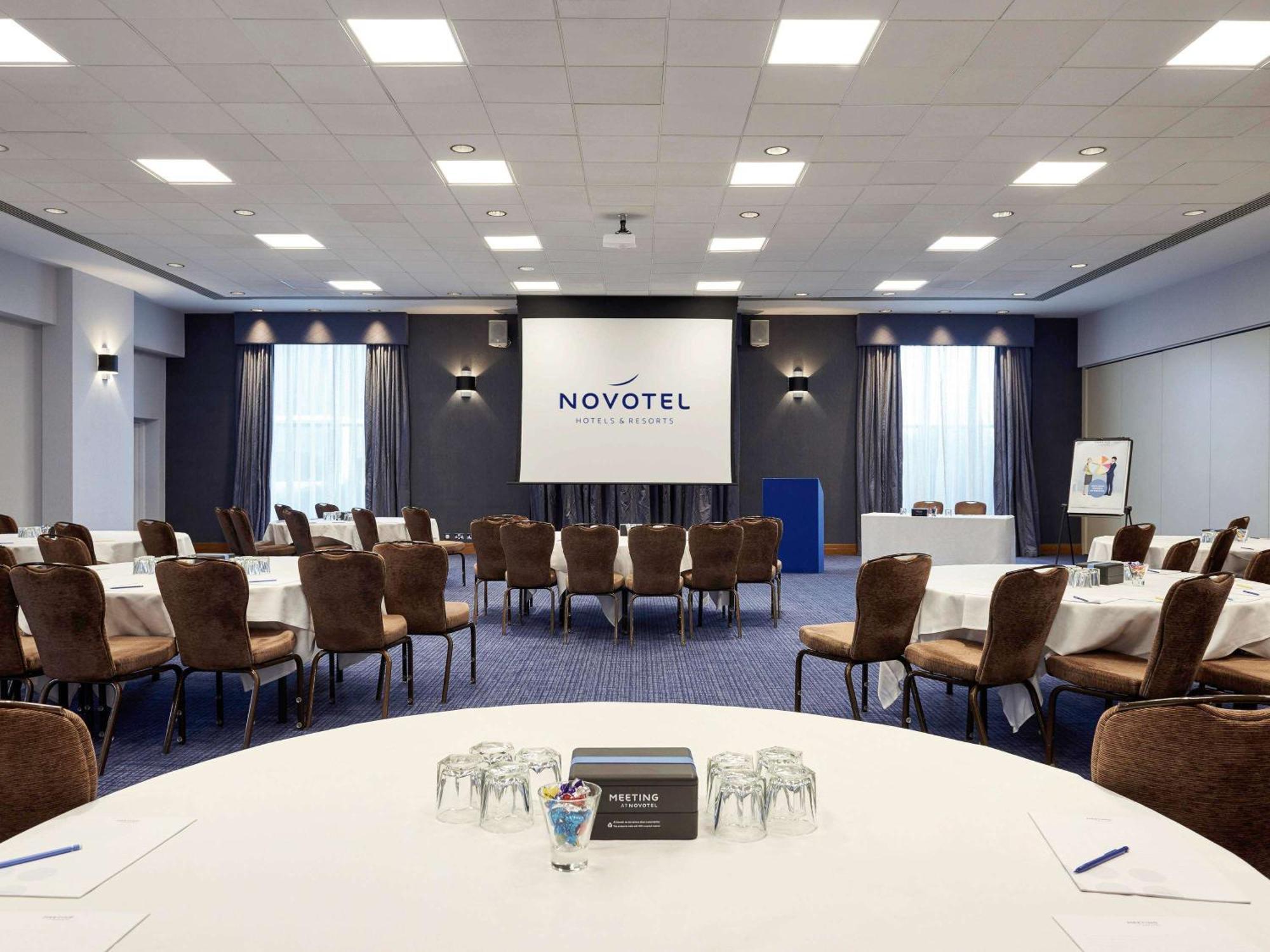 Novotel London Stansted Airport Stansted Mountfitchet Exterior photo